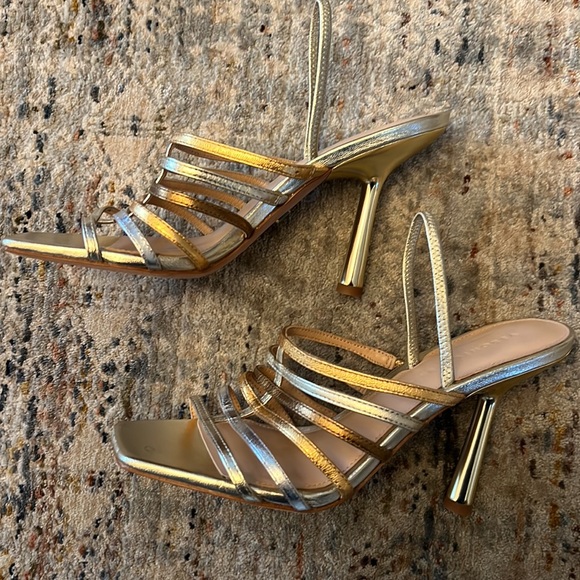 NWOT Veronica Beard Aldridge sandals. Never worn. Size 7.5 - Picture 4 of 5